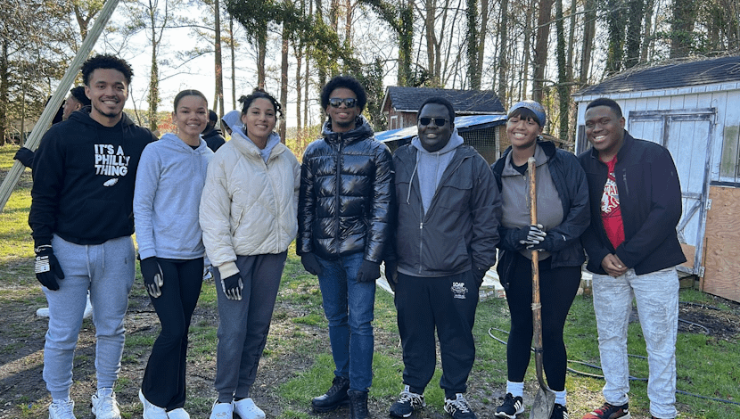 Sociology Front students volunteering 