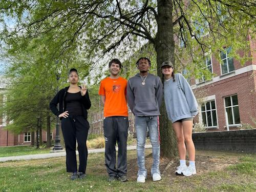 ������������Ƶ standing in front of a willow oak