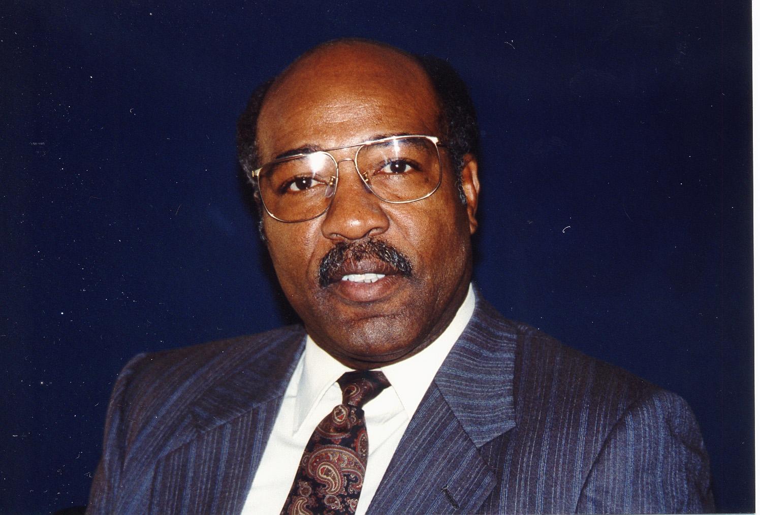 Dr. Waview Gibson image