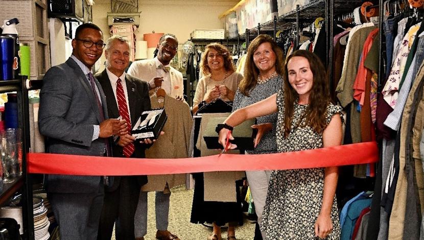 Ribbon cutting event of Sammy Stash group photo