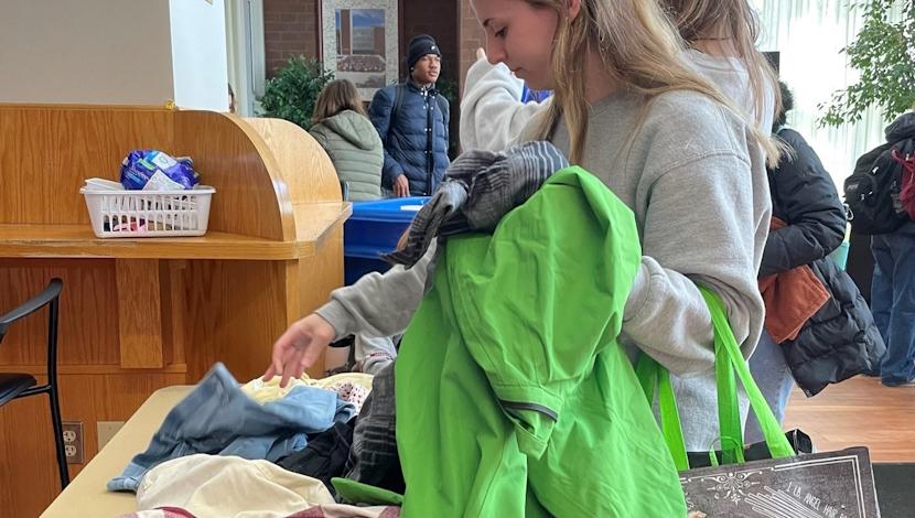 Student browsing at Sammy's Stash event