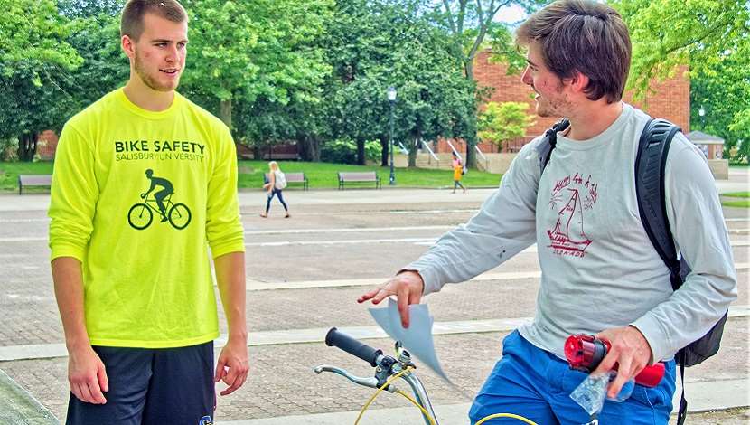 Two Students meet and discuss "SU Bike Day"