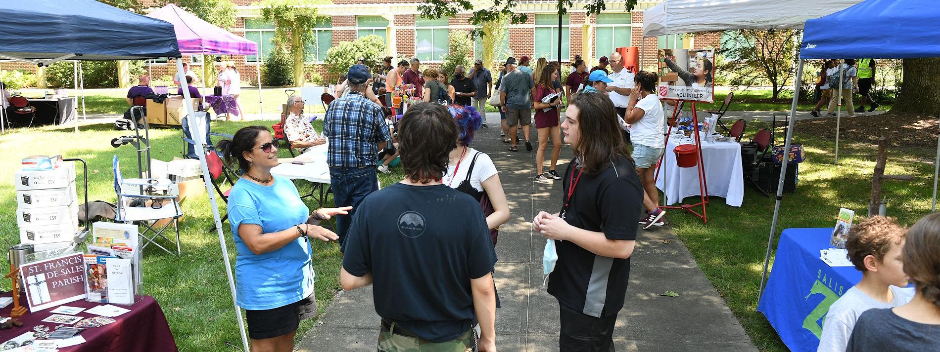 Student volunteers help on move in day