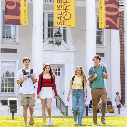 Students in front of Holloway Hall