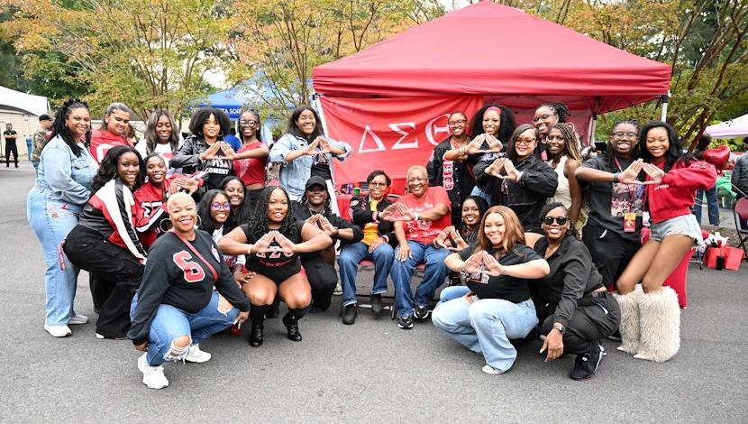 SU Alumni Group Photo at alumni event