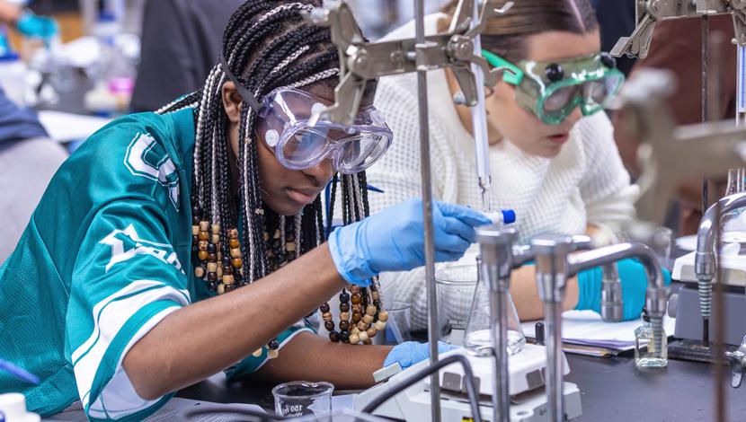 Students work on an expirement inside a chemistry lab