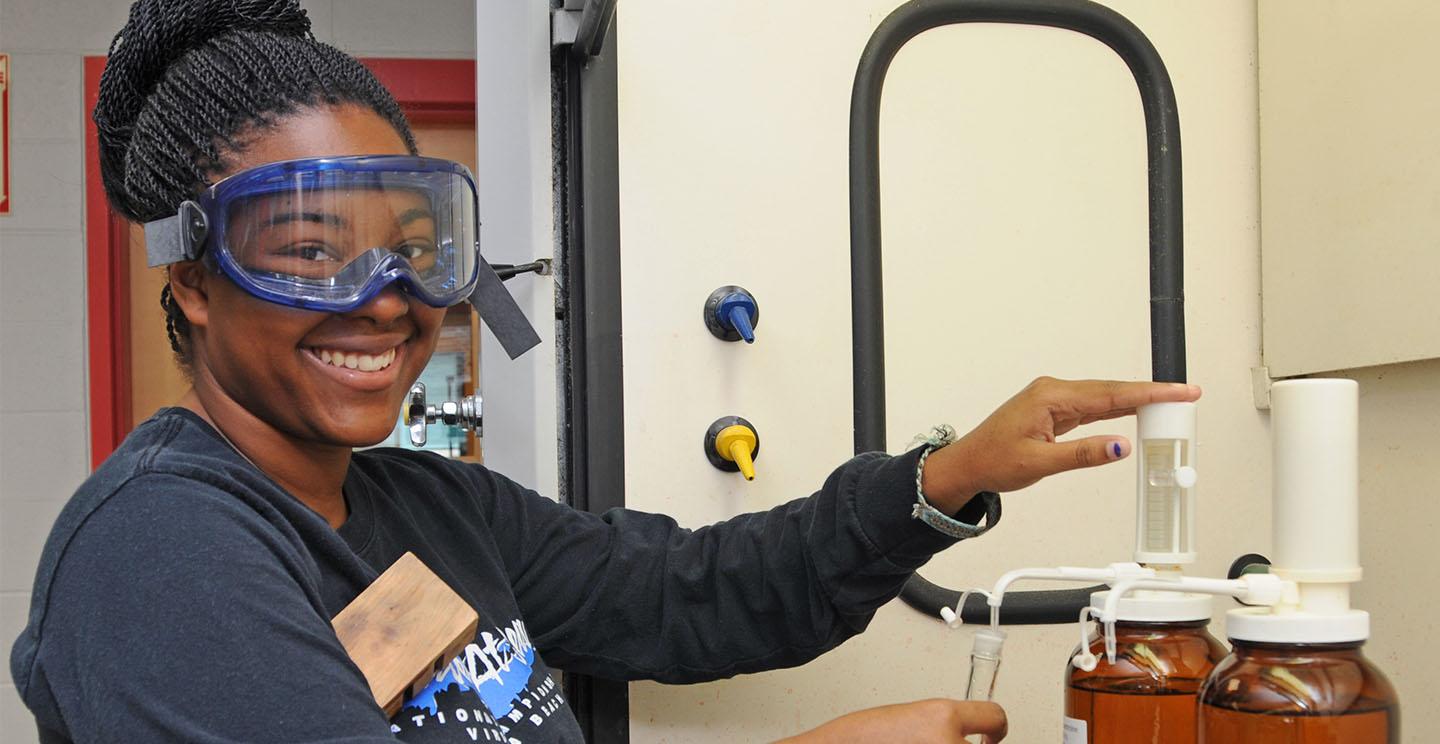 Salisbury University Integrated Science Major working in a lab