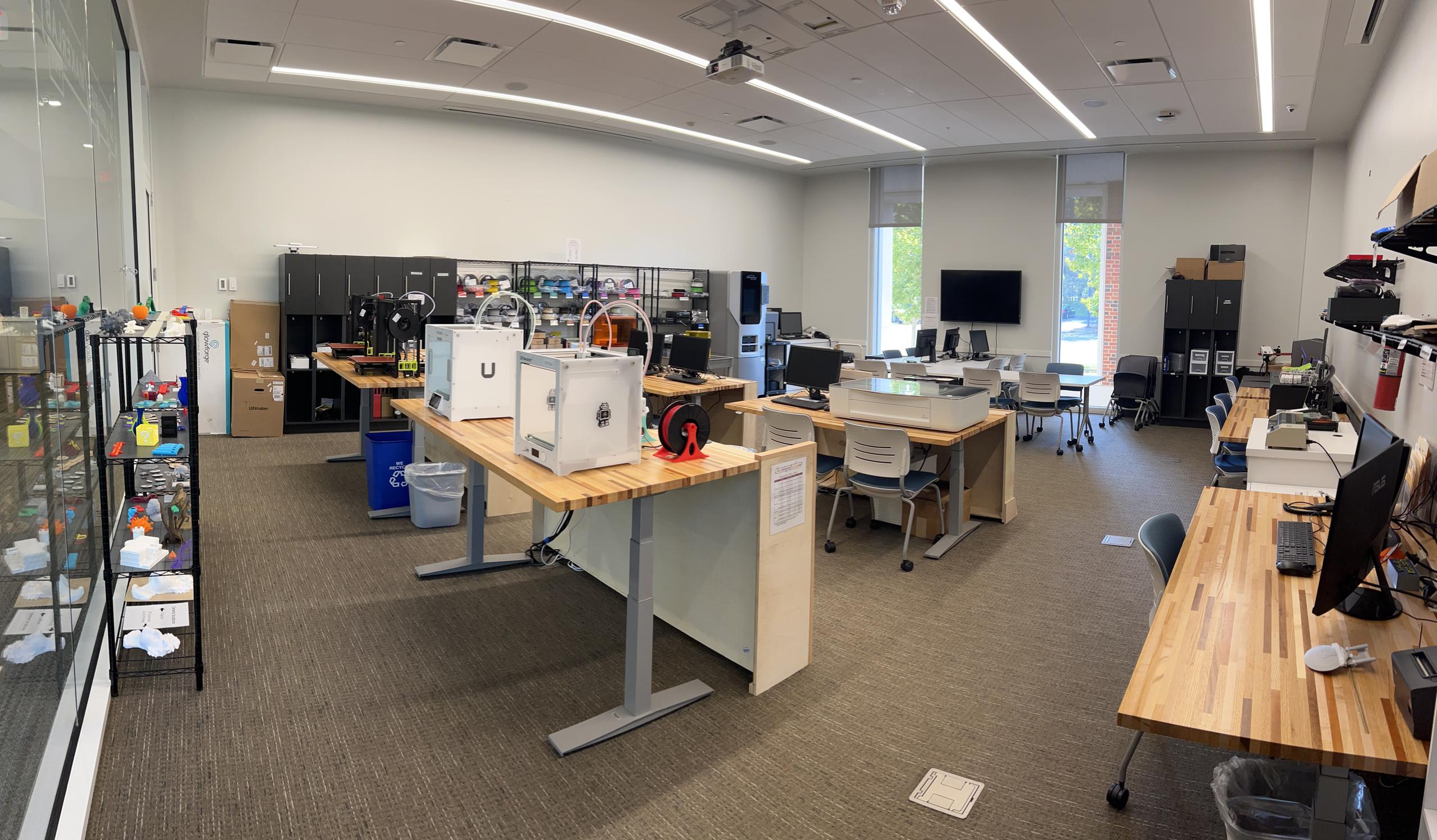 The MakerLab room showing tables with 3D printers on them and various other technologies.